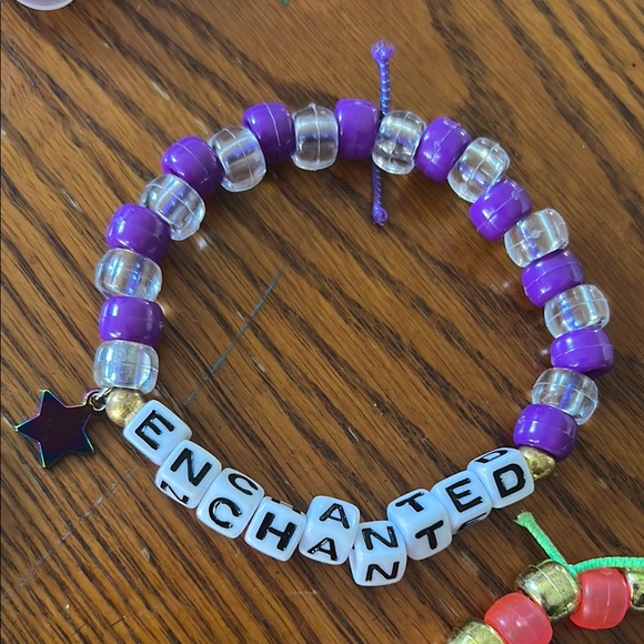 Taylor Swift Beaded Friendship Bracelets Set - Picture 3 of 5